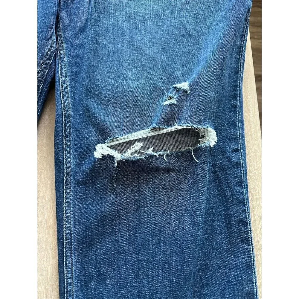 Abercrombie NWT The Mom High Rise Jean Medium Wash Knee Rip Size 37 LONG